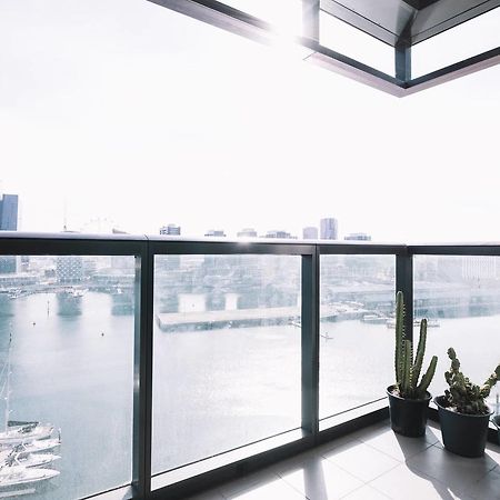 Experience Waterfront Luxury With Views Apartment Melbourne Bagian luar foto