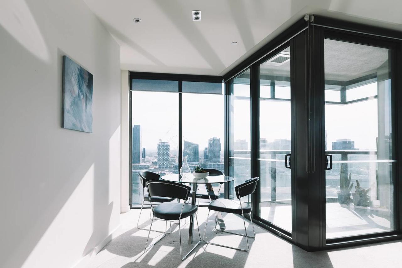 Experience Waterfront Luxury With Views Apartment Melbourne Bagian luar foto