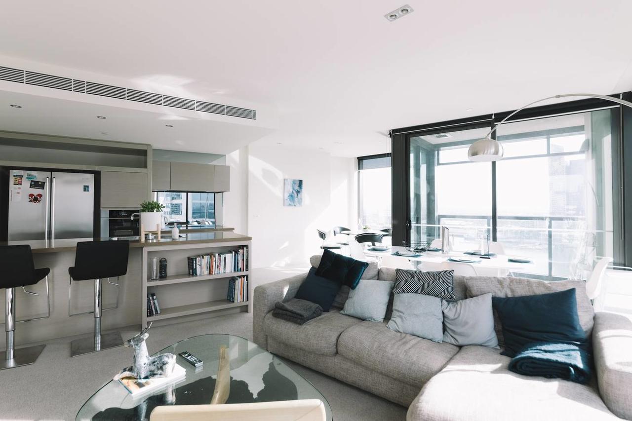 Experience Waterfront Luxury With Views Apartment Melbourne Bagian luar foto