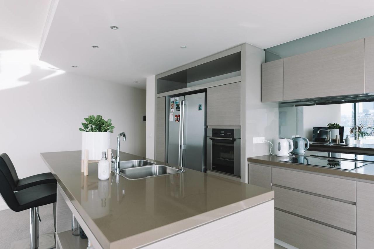Experience Waterfront Luxury With Views Apartment Melbourne Bagian luar foto