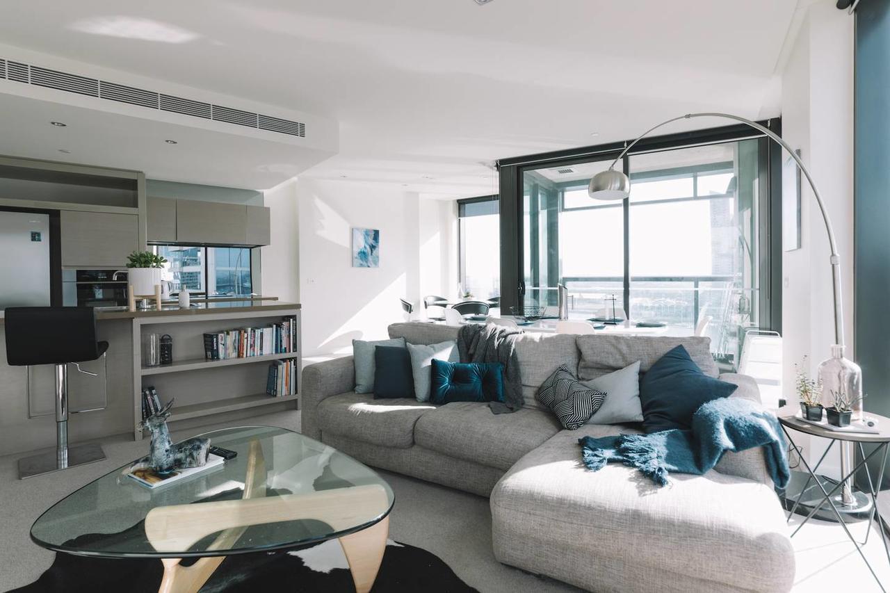 Experience Waterfront Luxury With Views Apartment Melbourne Bagian luar foto